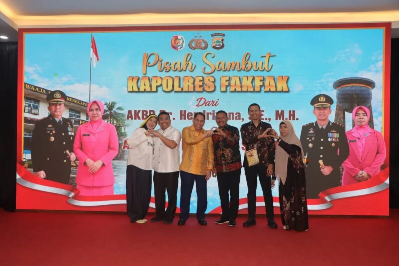 Penuh Haru, AKBP Hendriyana Pamitan dari Fakfak Setelah 4 Tahun 2 Bulan 19 Hari Mengabdi – Detiktoday.com