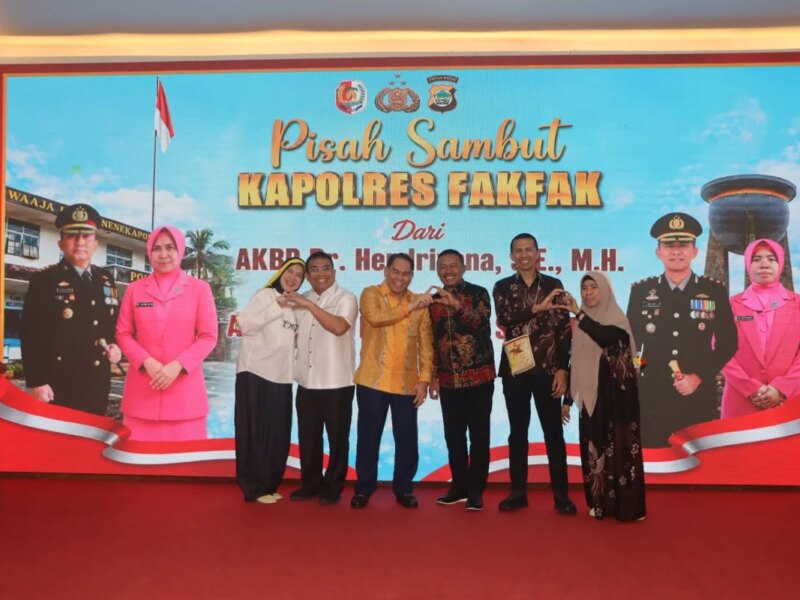 Penuh Haru, AKBP Hendriyana Pamitan dari Fakfak Setelah 4 Tahun 2 Bulan 19 Hari Mengabdi – Detiktoday.com