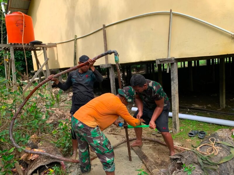 Paku Tanah Perbatasan, Alirkan Harapan. Satgas TMMD 129 Kodim 1206/Psb Bor Sumur Demi Setetes Air Bersih di Desa Belatung  – Detiktoday.com