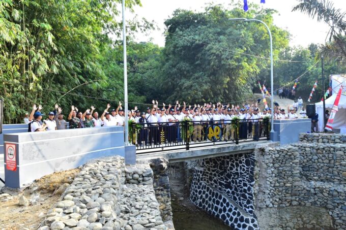 ALUMNI AAL ANGKATAN KE-40 TAHUN 1994 RENOVASI JEMBATAN, WUJUDKAN AKSES DAN HARAPAN MASYARAKAT