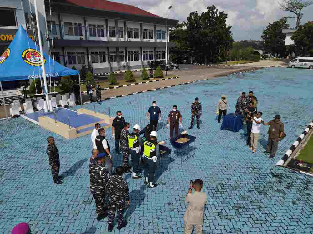 TNI AL Musnahkan 100 Liquid Vape Mengandung Narkotika, Perkuat Pengawasan Jalur Laut