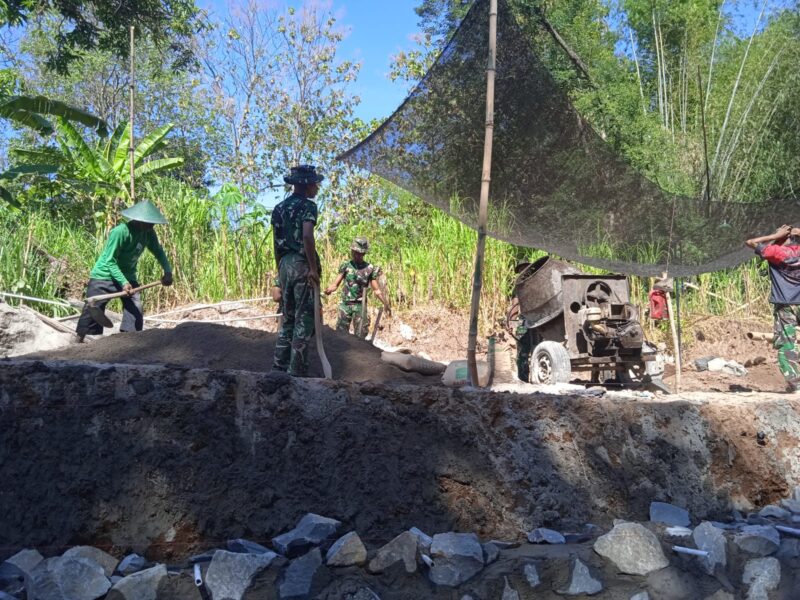 Bisingnya Mesin Molen Musik Penyemangat TNI dan Warga di TMMD 129 Bulu Lor