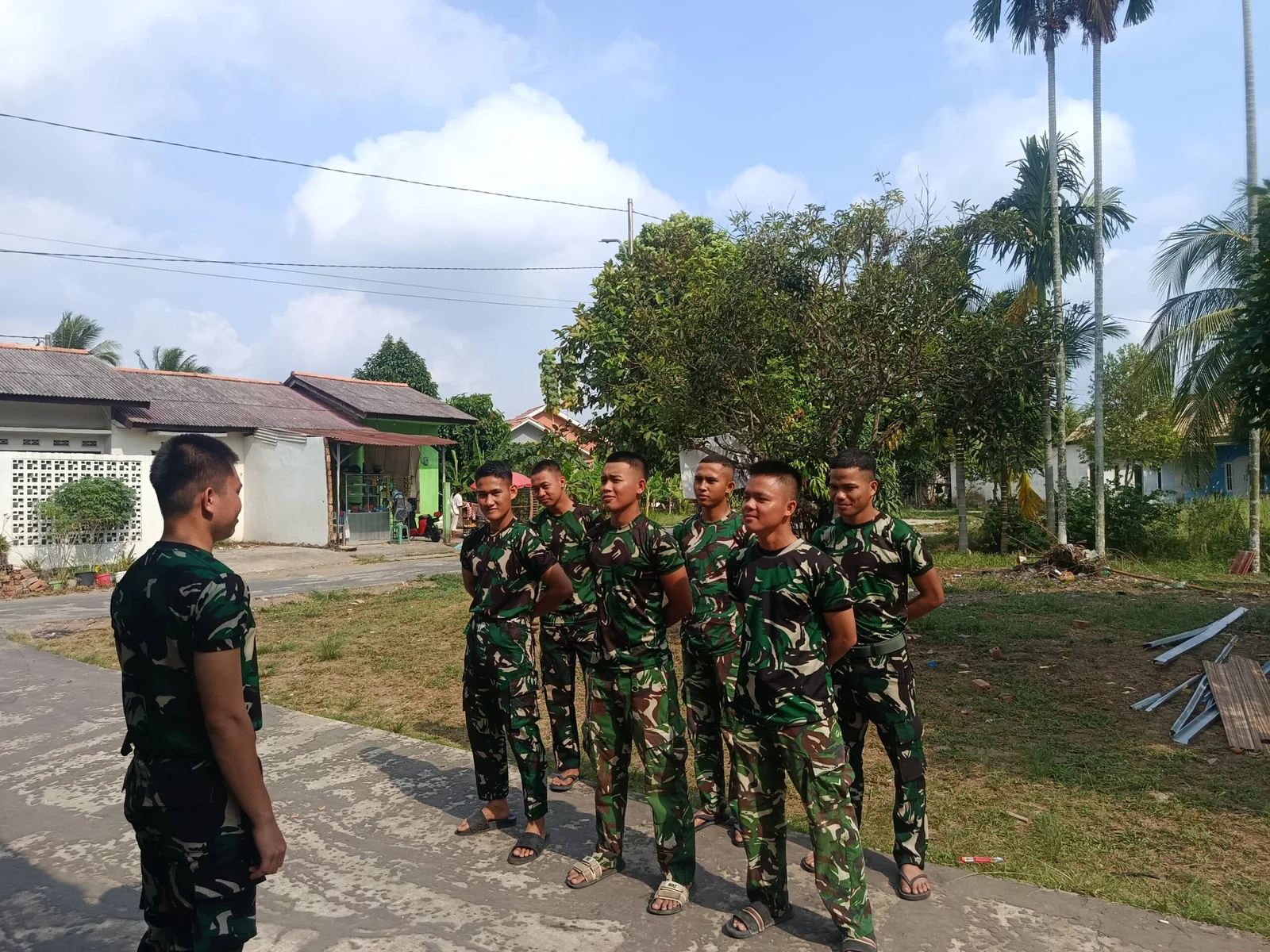 Pastikan Semua Dalam Kondisi Baik, Satgas TMMD ke 129 Selalu Gelar Apel Pagi – Detiktoday.com