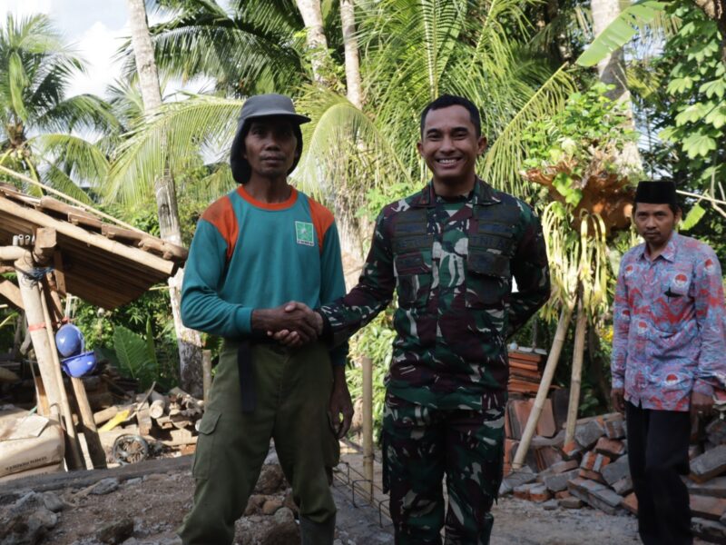 Letkol Inf Ketut Hendra Budihardja, Melaksanakan Anjangsana Ke Rumah Warga Yang Berada Di Sekitar Sasaran Fisik Pengecoran Jalan
