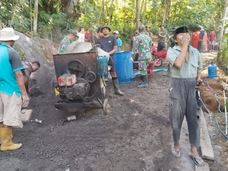 Konten Kreator Hasan Sule Turut Publikasikan Semangat TMMD Reguler ke-129 di Desa Watuduwur