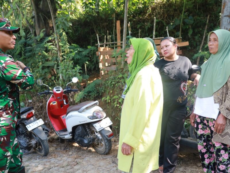 Hangatnya Kebersamaan,Dansatgas TMMD dengan Warga Watuduwur, Pengabdian yang Menyatukan Hati