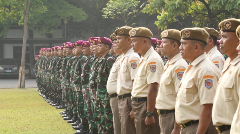 Waaskomlek Pangkormar Pimpin Upacara Bendera, Tekankan Profesionalisme dan Kewaspadaan Hadapi Tantangan Global