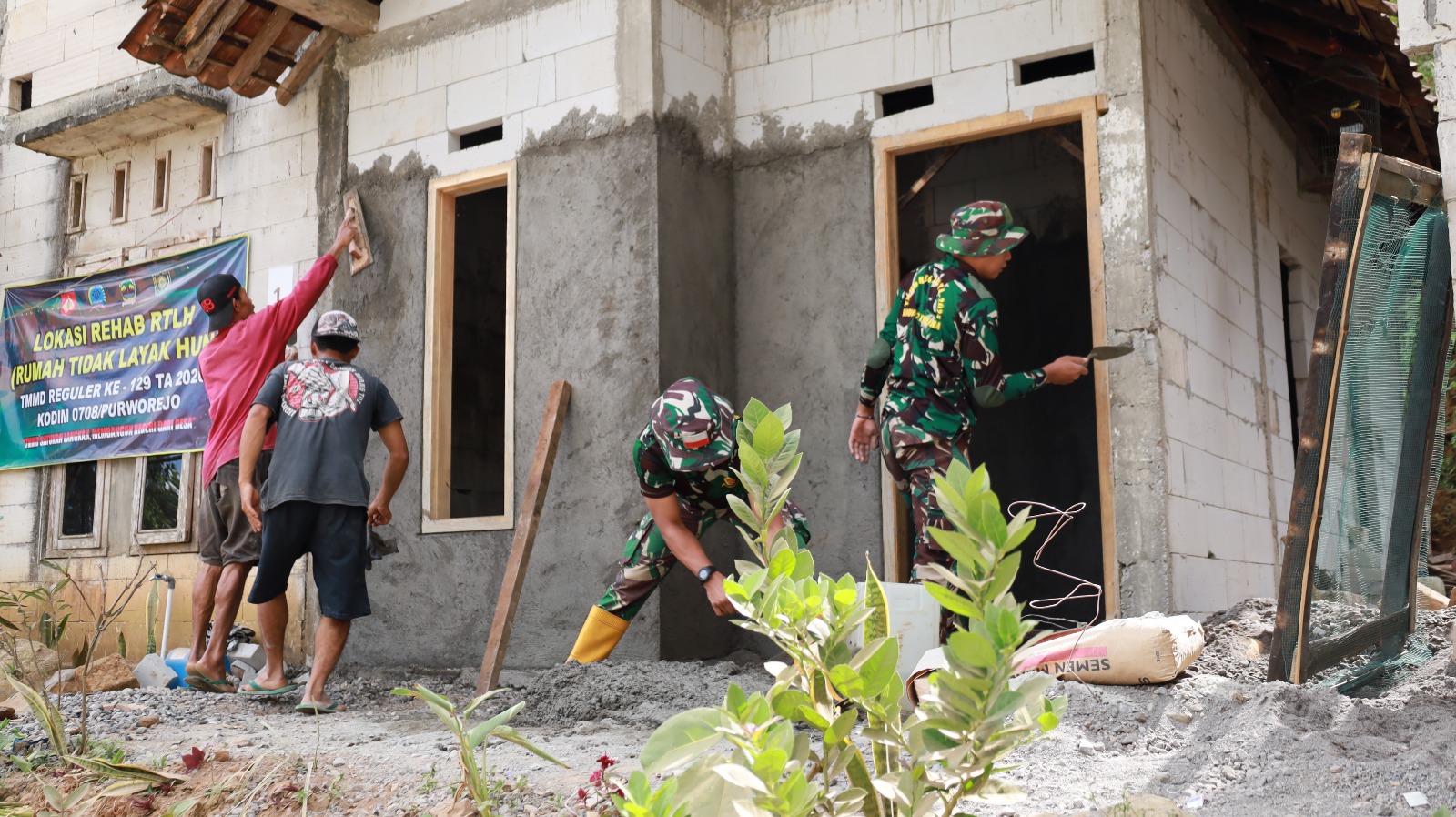 RTLH TMMD Reguler 129 Kini Masuk Tahap Plester Dinding Rumah Impian Rohman Mulai Terwujud