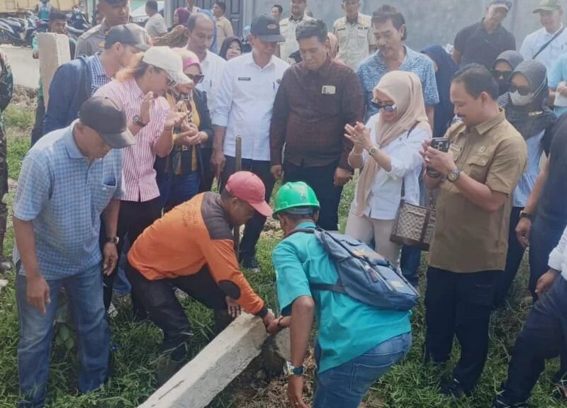 Tak Berkutik di Ultimatum Dewan Aceh Tamiang, PT SMI Akhirnya Bongkar Tiang Beton – Detiktoday.com