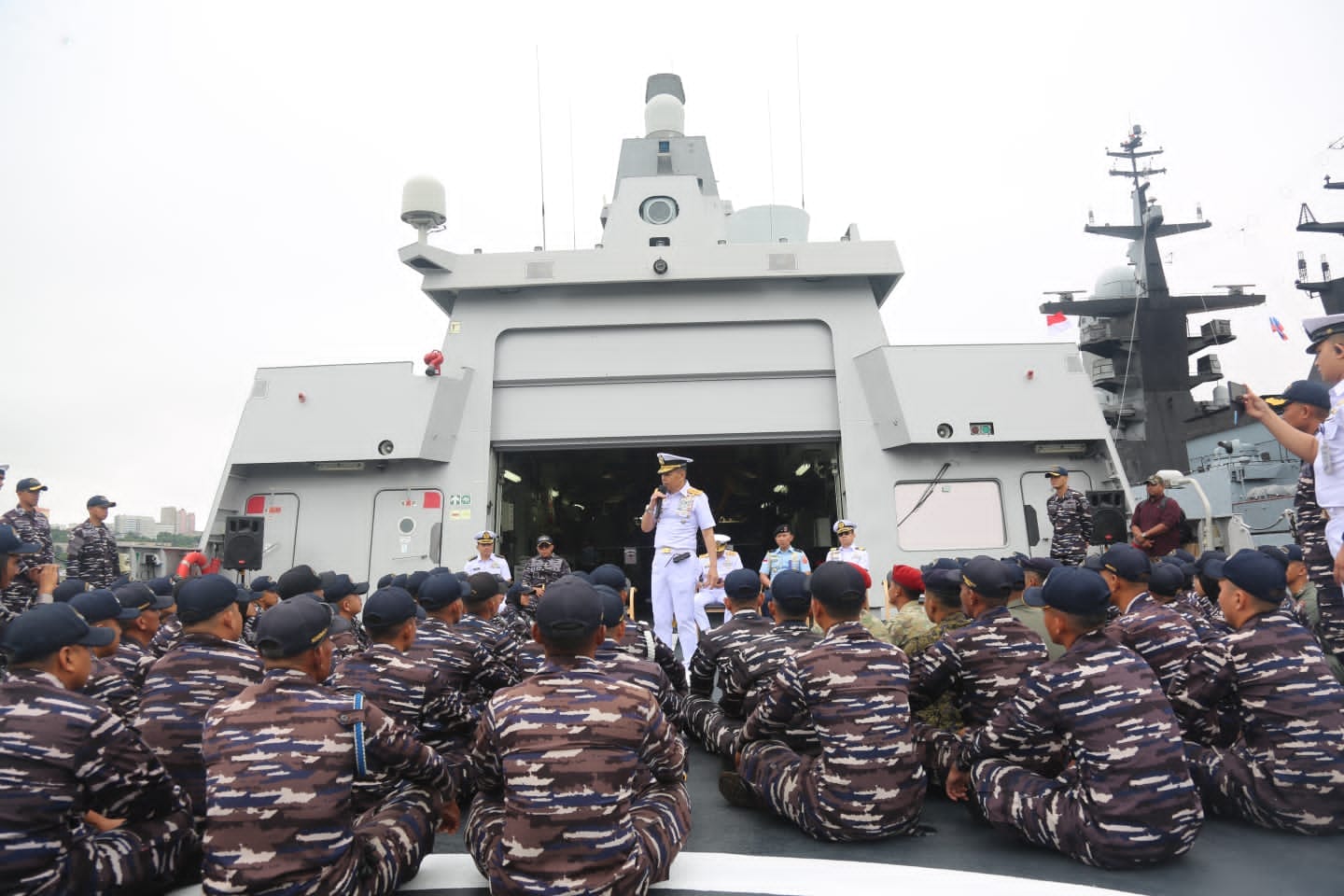 PERKUAT DIPLOMASI MARITIM, DELEGASI TNI AL SAMBUT KEDATANGAN SATGAS LATMA ORRUDA 2026 DI VLADIVOSTOK, RUSIA
