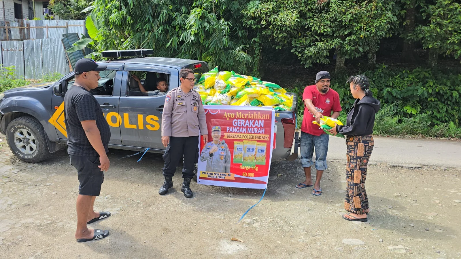 Dukung Ketahanan Pangan, Polres Fakfak Salurkan 600 Karung Beras Murah ke 5 Kelurahan dan 1 Kampung – Detiktoday.com