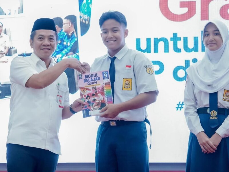 Jawab Keresahan Orang Tua, Pemkab Karawang Gratiskan Modul Belajar SD dan SMP – Detiktoday.com