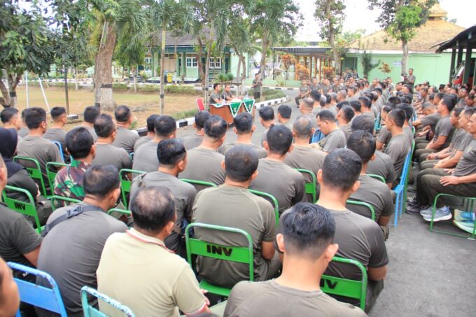 Dandim 0806/Trenggalek Tekankan Disiplin dan Soliditas Prajurit Lewat Jam Komandan