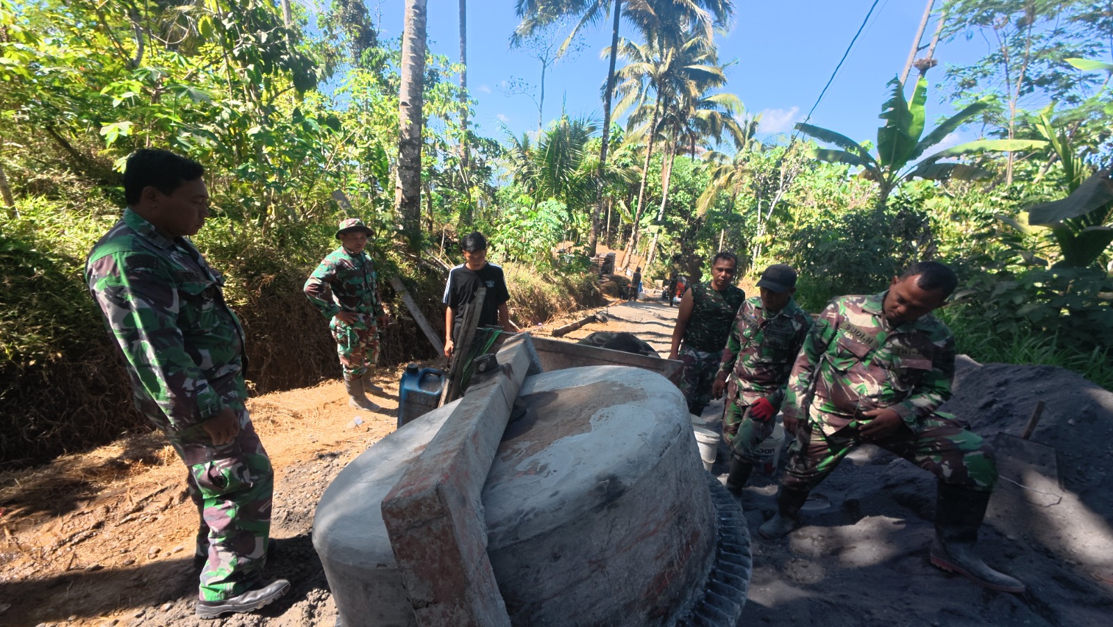 Mesin Molen Rusak, Semangat Satgas TMMD Tetap Menyala Demi Pembangunan Desa