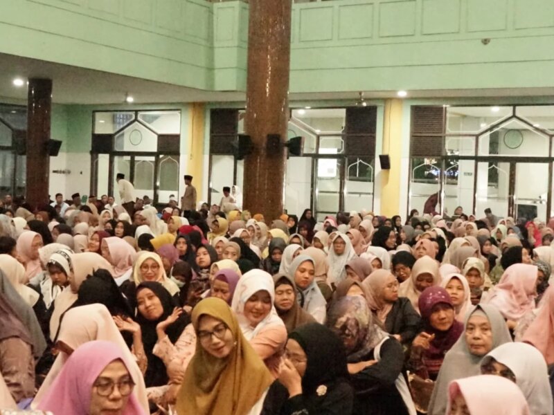 Bupati Sidoarjo Subandi Apresiasi Kiprah Ummi Peduli di Usia Satu Dekade, Gelar Pengajian Akbar Bersama Hanan Attaki – Detiktoday.com