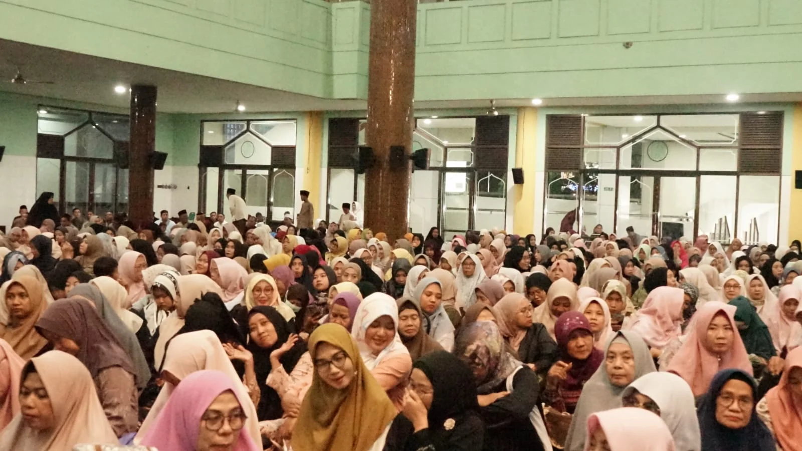 Bupati Sidoarjo Subandi Apresiasi Kiprah Ummi Peduli di Usia Satu Dekade, Gelar Pengajian Akbar Bersama Hanan Attaki – Detiktoday.com