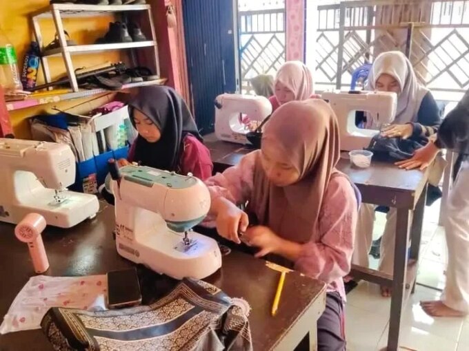 Putus Sekolah di Kelas 10, Mesi Kini Lulus Paket C dan Siap Kuliah PGSD Berkat Program PEP Adera – Detiktoday.com