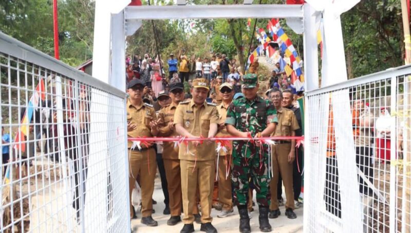 Wabup Sukabumi Bersama Dandim 0607, Resmikan Jembatan Garuda 