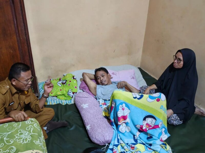 Penuh Haru, Wali Kota Arlan Temui Sahabat Lama yang Tengah Berjuang Melawan Sakit Selama 2,5 Tahun – Detiktoday.com