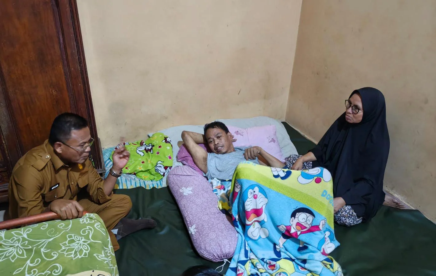 Penuh Haru, Wali Kota Arlan Temui Sahabat Lama yang Tengah Berjuang Melawan Sakit Selama 2,5 Tahun – Detiktoday.com