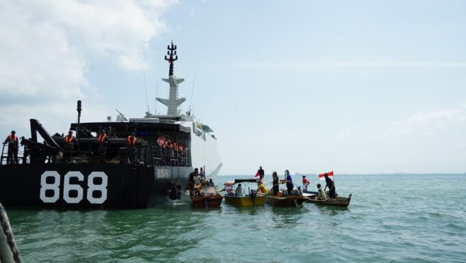 Kodaeral IV Peringati HUT Pertama dengan Aksi Bersih Pantai dan Bakti Sosial untuk Nelayan