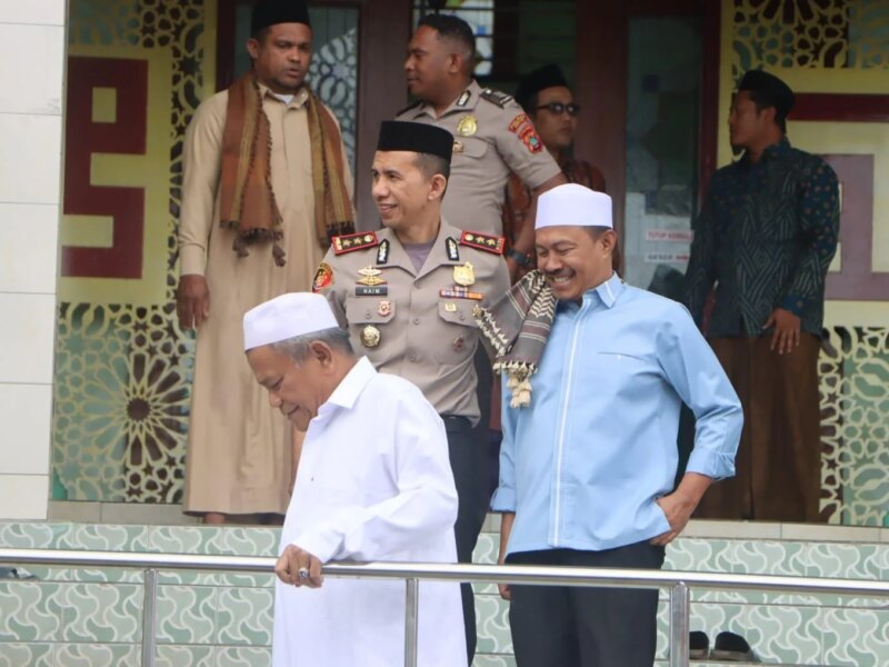 Kapolres Fakfak, Raja Fatagar dan Untung Tamsil Sepakat Jaga Keamanan Fakfak Lewat Adat – Detiktoday.com