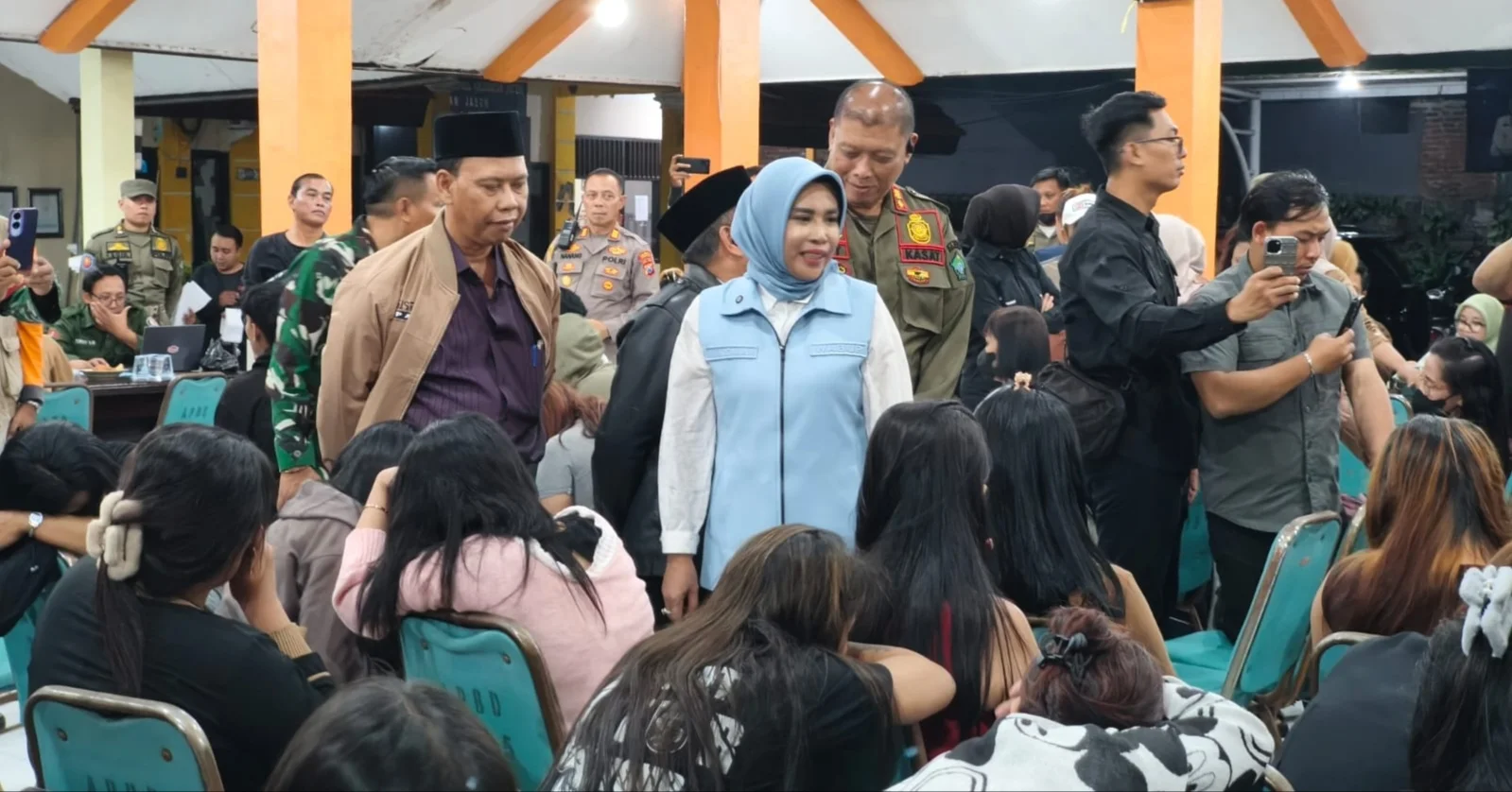 Wabup Sidoarjo Mimik Sidak Karaoke dan PKL di Kawasan Tol HK Jabon, 100 LC Jalani Skrining HIV/AIDS – Detiktoday.com