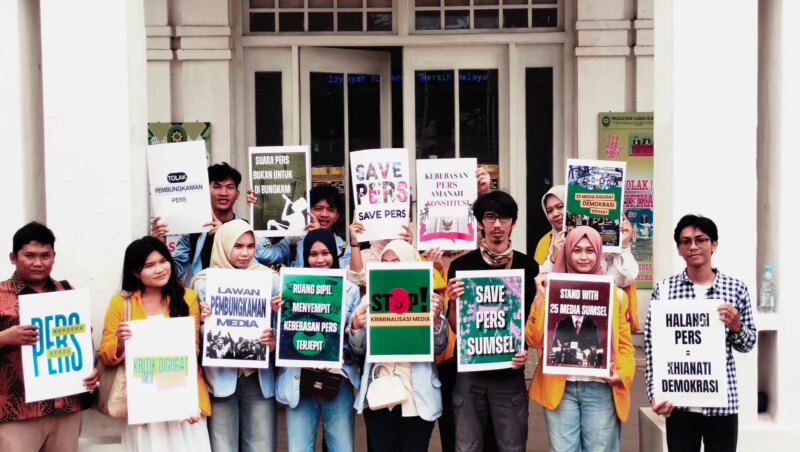 Mahasiswa Kawal Sidang Gugatan terhadap 25 Media di PN Palembang, Tegaskan Dukungan untuk Kebebasan Pers – Detiktoday.com