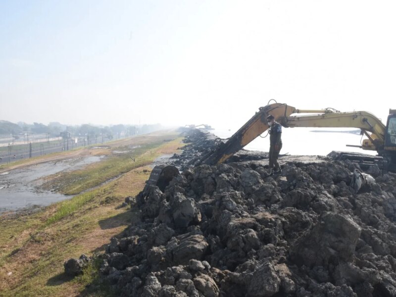 Luberan Lumpur Sidoarjo Ancam Jalur Rel dan Jalan Nasional, PPLS Lakukan Penanganan Darurat – Detiktoday.com