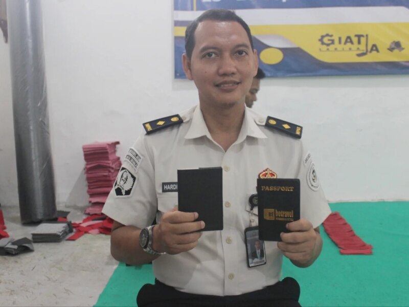 WBP Lapas Sidoarjo Produksi Cover Paspor Lewat Kemitraan, Bekal Hidup Mandiri Kembali ke Masyarakat – Detiktoday.com