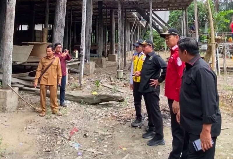 Ketua Komisi V DPR RI Tinjau Rumah Betang Semangkok, Revitalisasi Disiapkan untuk Kembangkan Wisata Budaya Kapuas Hulu – Detiktoday.com