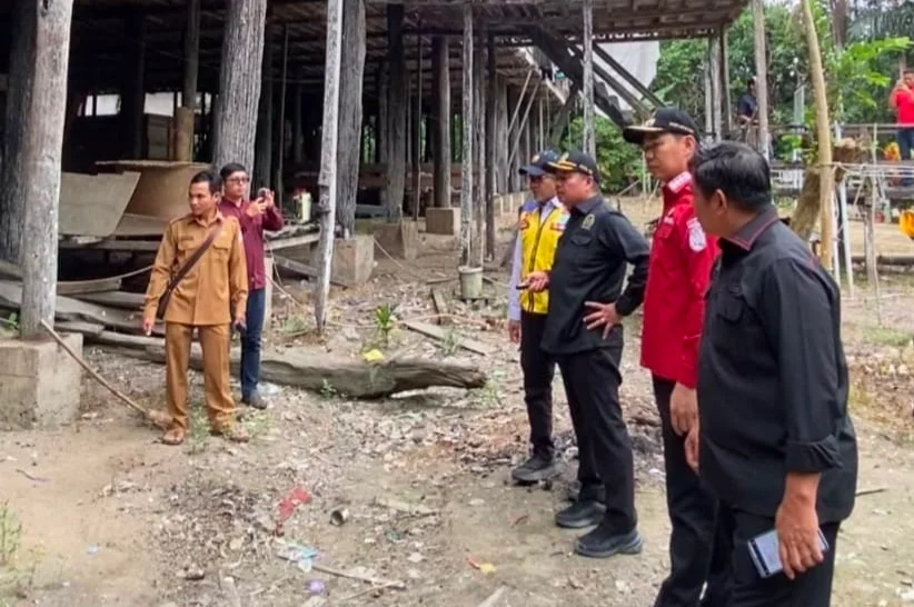 Ketua Komisi V DPR RI Tinjau Rumah Betang Semangkok, Revitalisasi Disiapkan untuk Kembangkan Wisata Budaya Kapuas Hulu – Detiktoday.com