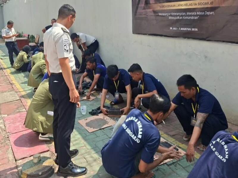Lapas Sidoarjo Bekali Warga Binaan Keterampilan Membuat Paving Blok dan Manajemen Usaha – Detiktoday.com