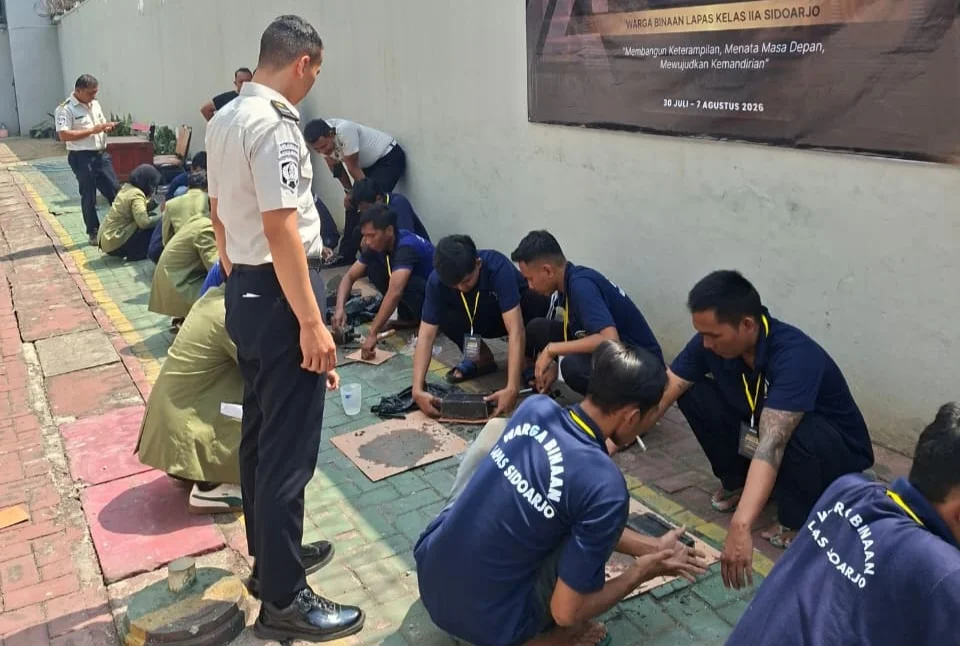 Lapas Sidoarjo Bekali Warga Binaan Keterampilan Membuat Paving Blok dan Manajemen Usaha – Detiktoday.com