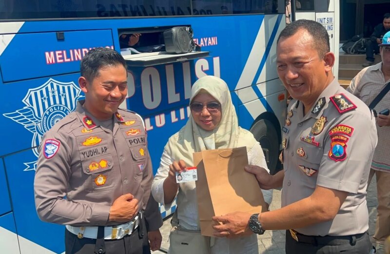 Satlantas Polresta Sidoarjo Buka Layanan SIM Keliling 24 Jam Selama 17 Hari Nonstop, Sediakan Doorprize Sepeda Motor – Detiktoday.com