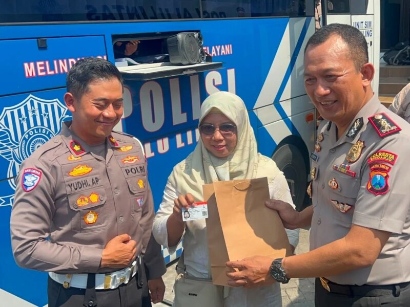 Satlantas Polresta Sidoarjo Buka Layanan SIM Keliling 24 Jam Selama 17 Hari Nonstop, Sediakan Doorprize Sepeda Motor – Detiktoday.com