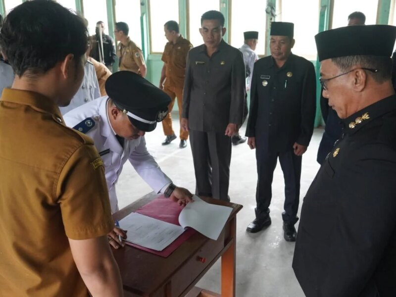 Wabup Kapuas Hulu Sukardi Lantik Kades PAW, Tekankan Tata Kelola Desa Transparan dan Melayani – Detiktoday.com