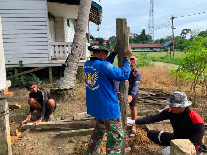 Bedah RTLH dan Bangun Sanitasi, TNI-Rakyat Bersatu Wujudkan Hidup Layak di Perbatasan – Detiktoday.com