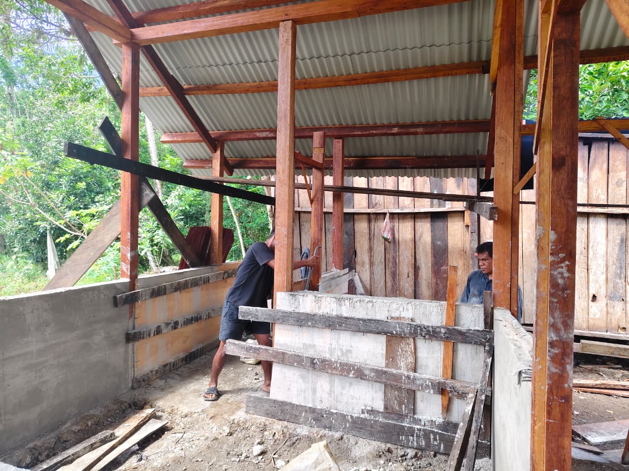 Tak Kenal Lelah! Prajurit TMMD Ke-129 Kodim 1807/Sorong Selatan Kebut Pembangunan Rumah Warga Demi Wujudkan Hunian Layak