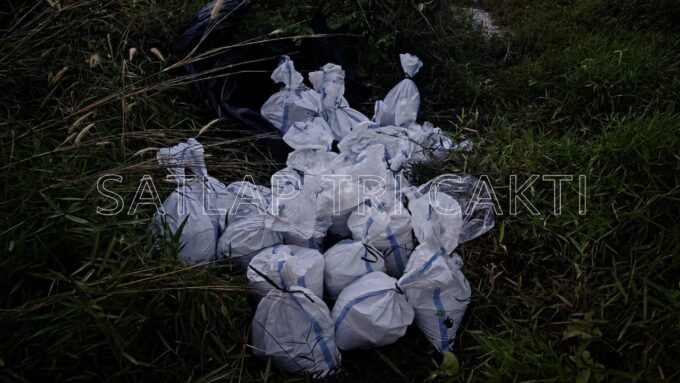 Satlap Tri Cakti dan Satgas Gabungan Berhasil Gagalkan Upaya Penyelundupan 1.040 KG Bijih Timah Ilegal di Pantai Kelambui, Bangka Selatan