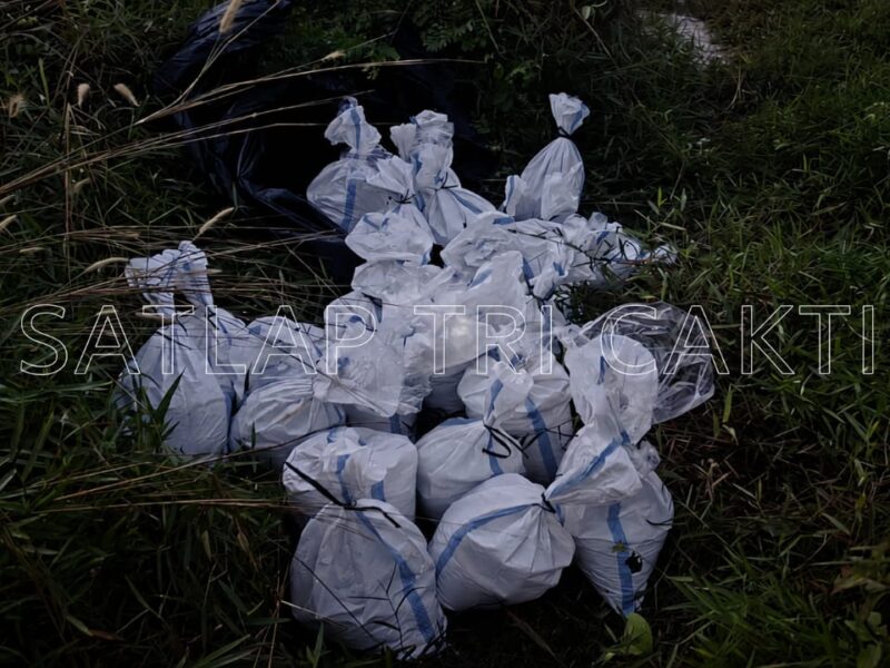 Satlap Tri Cakti dan Satgas Gabungan Berhasil Gagalkan Upaya Penyelundupan 1.040 KG Bijih Timah Ilegal di Pantai Kelambui, Bangka Selatan