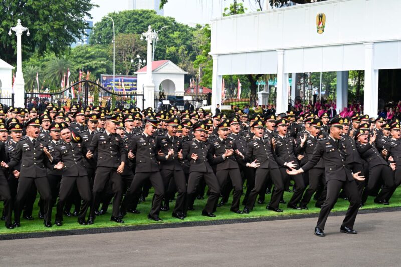 Panglima TNI Hadiri Upacara Prasetya Perwira (Praspa) TNI dan Polri Tahun 2026 di Istana Negara