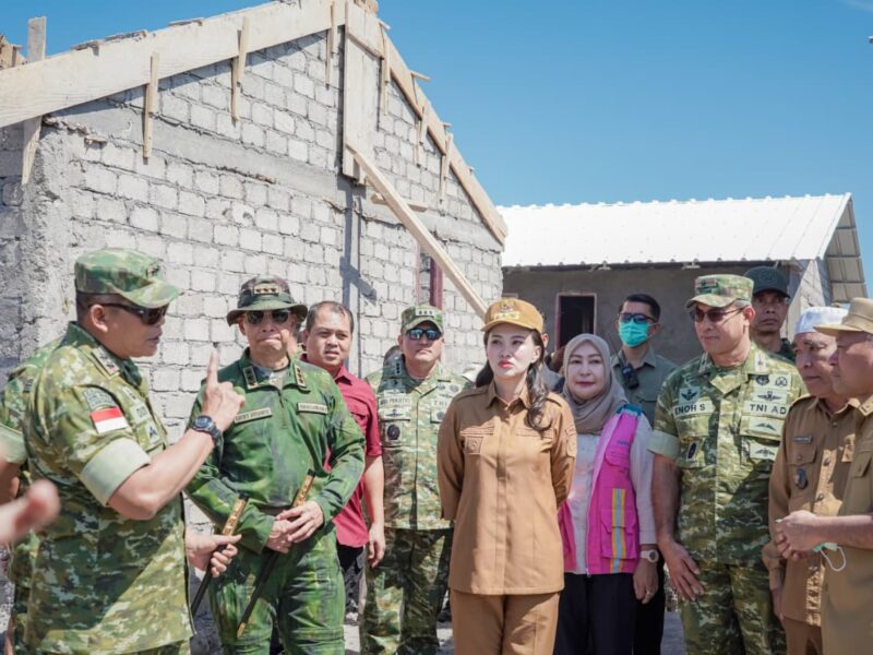 Pangkogabwilhan III Dampingi Gubernur Maluku Utara Laksanakan Peletakan Batu Pertama Program Relokasi Warga Pesisir di Sidangoli Dehe