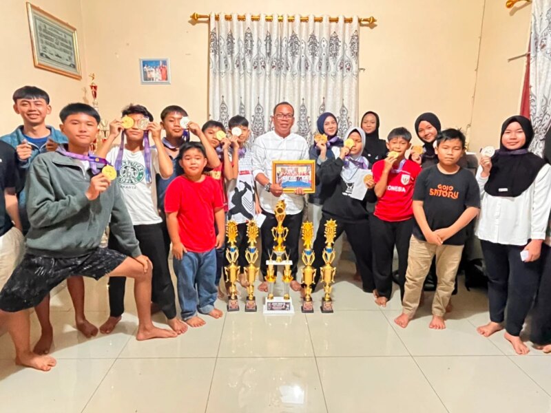 Kontingen Ayak Gacor Karate Club Kapuas Hulu Raih Prestasi Best Off The Best di Kejuaraan Antar Pelajar se-Kapuas Raya – Detiktoday.com