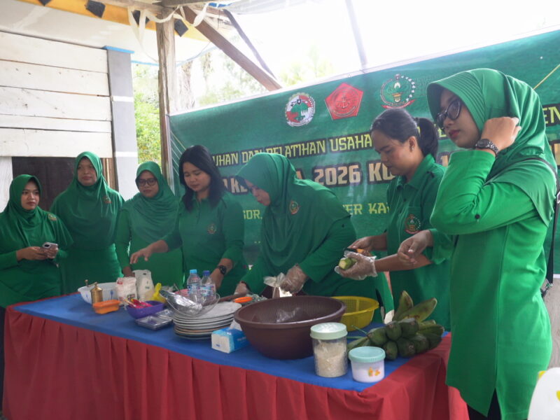 Dansatgas TMMD Ke-129 Kodim 1807/Sorong Selatan Bersama Persit Dorong Kemandirian Ekonomi Warga Melalui Penyuluhan dan Pelatihan UMKM