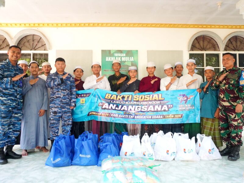 Berbagi Kasih dan Kepedulian di Hari Bakti Ke-79 TNI AU, Lanud Sjamsudin Noor Hadirkan Senyum untuk Anak Yatim dan Purnawirawan
