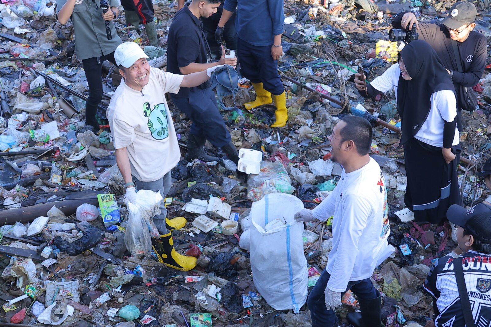 Aksi Bersih Sungai Jilid II, Ratu Dewa Dorong Gerakan Komunitas Jadi Budaya Jaga Lingkungan – Detiktoday.com