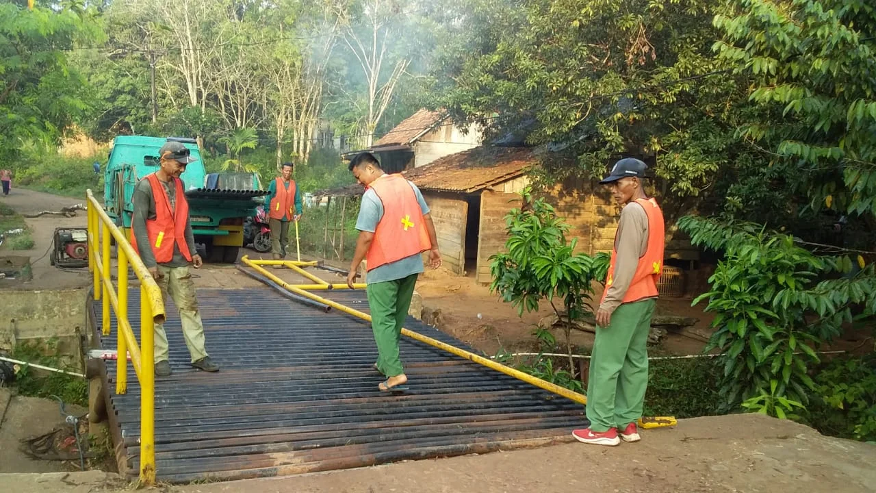 Atas Instruksi Bupati Toha, Jembatan Purwosari Rampung Diperbaiki – Detiktoday.com