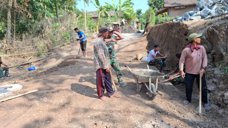 PSHT & PSHW Rayon Bulu Lor Bersama Satgas TMMD, Kebut Bikin Jembatan dan Talud