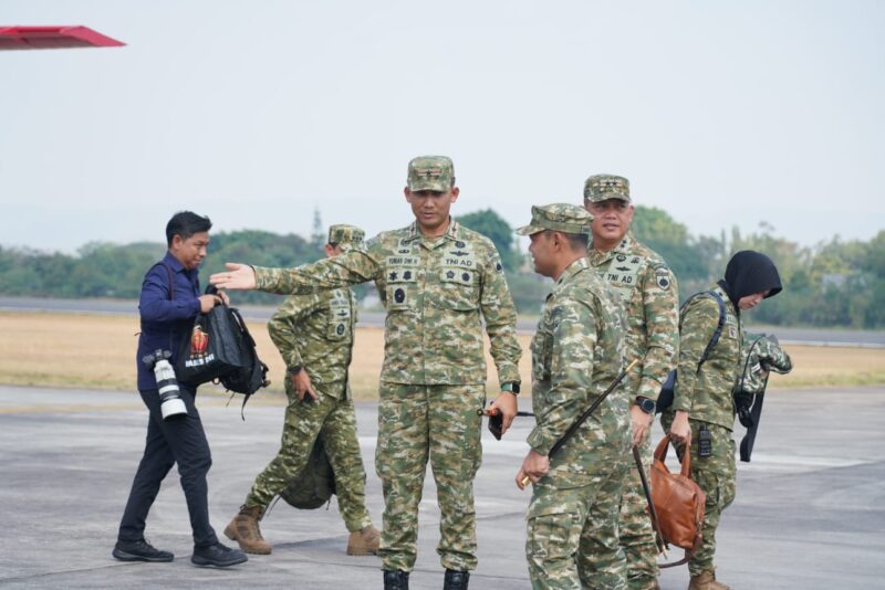 Pangdam IV/Diponegoro Antar Keberangkatan Panglima TNI Usai Rangkaian Kunjungan Kerja di Jawa Tengah